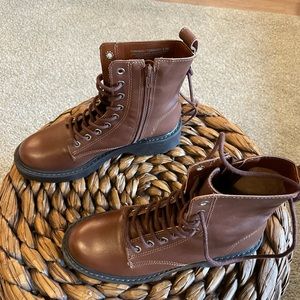 Brown combat boots size 6.5 women’s never worn